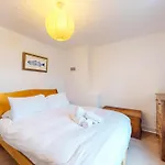 Tranquil 2Bed With Communal Garden Near Train Station