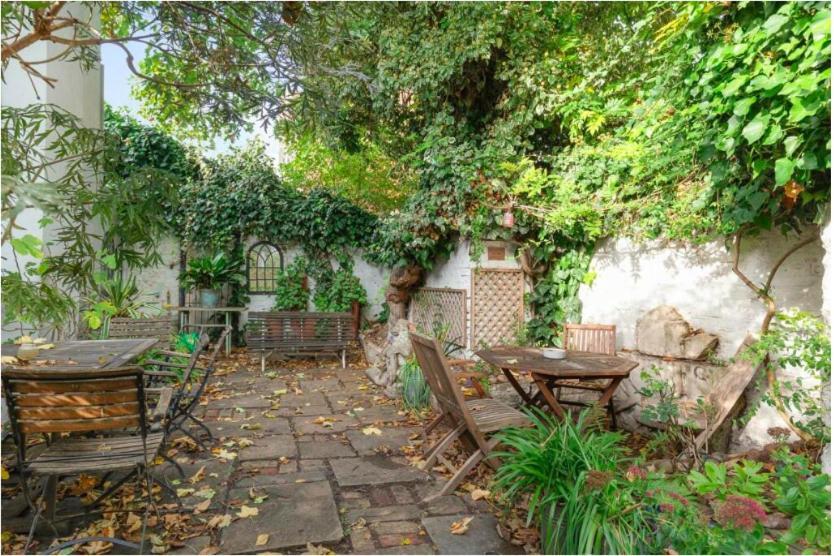 Casa vacanze Tranquil 2bed With Communal Garden Near Train Station Londra