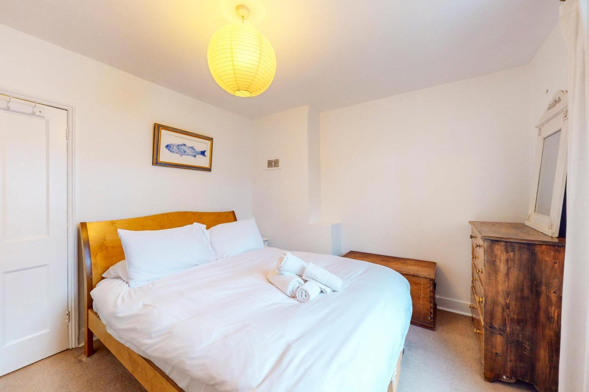 Casa vacanze Tranquil 2bed With Communal Garden Near Train Station Londra